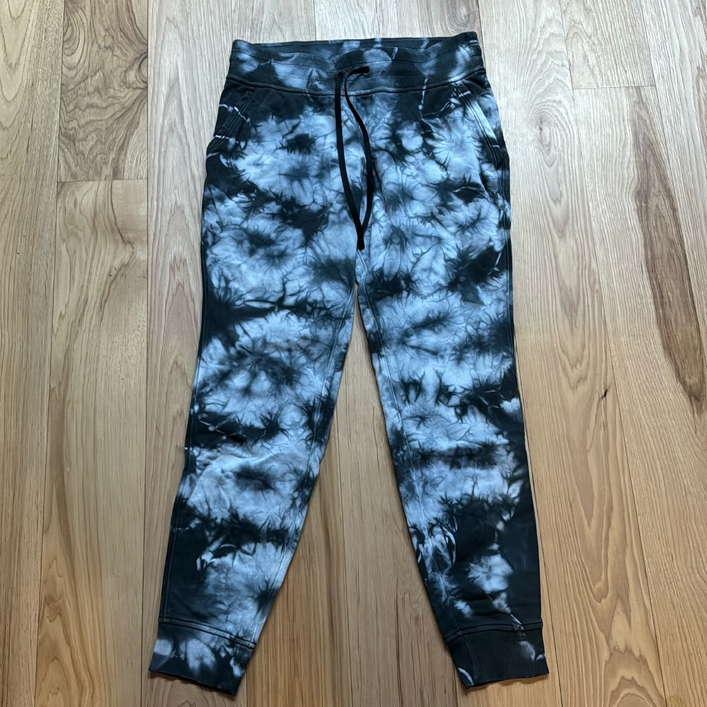 NWOT lululemon warm down jogger marble dye 8 black white